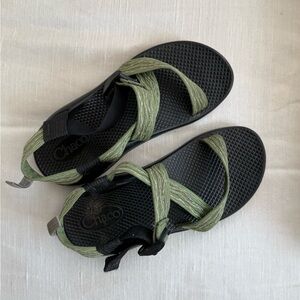 Chaco green strappy kids Sandals - Black and Green size 4 good preloved